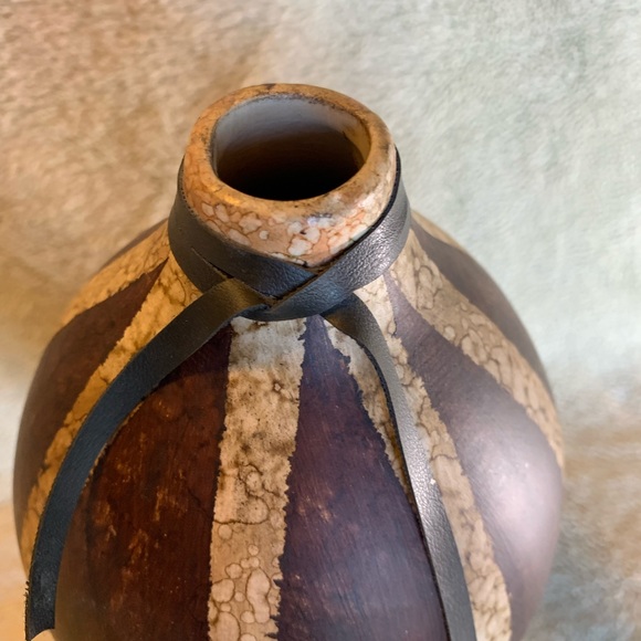 Beautiful decorative pot brown and tan print. - Picture 3 of 7